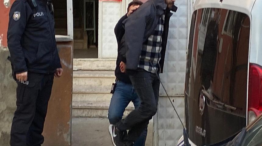 4 çocuk annesi eşini sırtından bıçakladı! "Senin gibi komşu olmaz olsun"