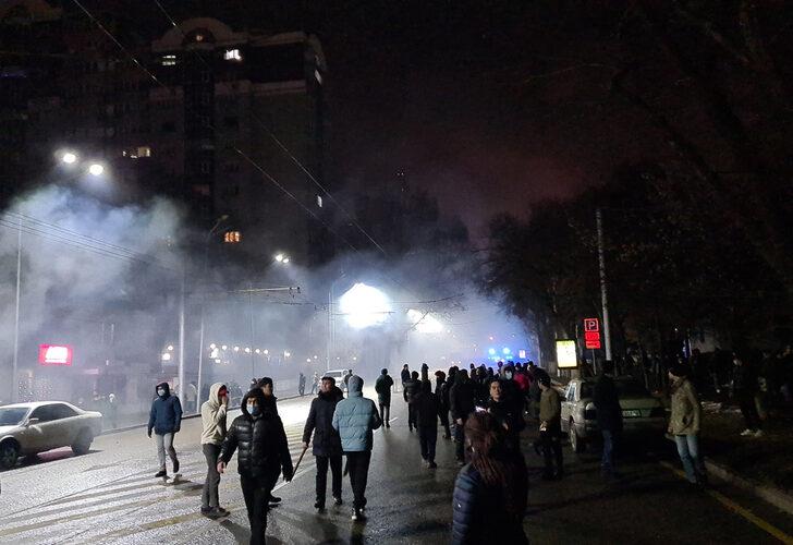Son dakika! Kazakistan'da protestolar çığ gibi büyüdü, hükümet istifa etti