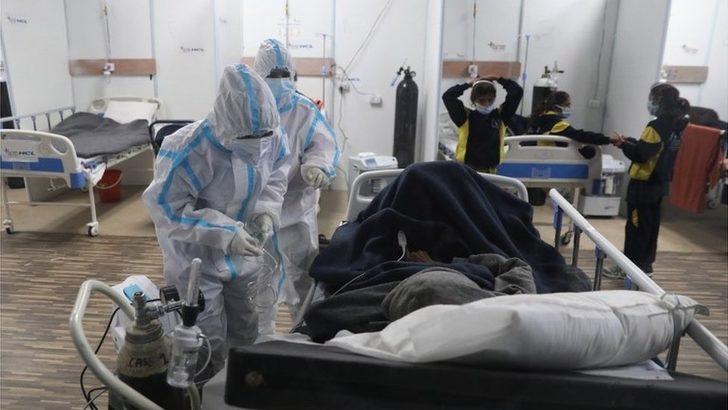 Hindistan'da Omicron alarmı: Delhi'de hafta sonu sokağa çıkma yasağı getirildi