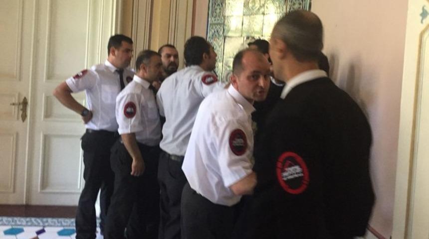 Abd&uuml;lmecid Efendi K&ouml;şk&uuml;'ndeki sergiye saldırı