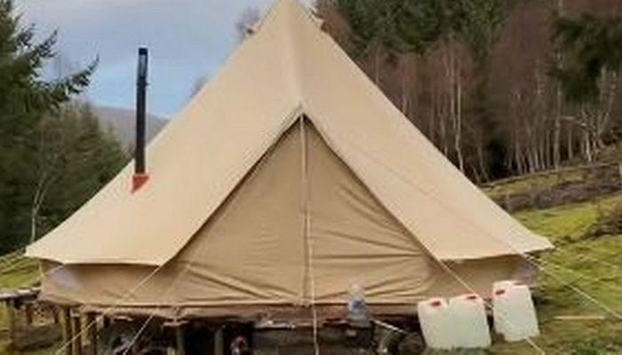 Evlerini çadırla takas ettiler! Kira ödemekten sıkılan çift, İskoç Dağlık Bölgesi’ne taşındı