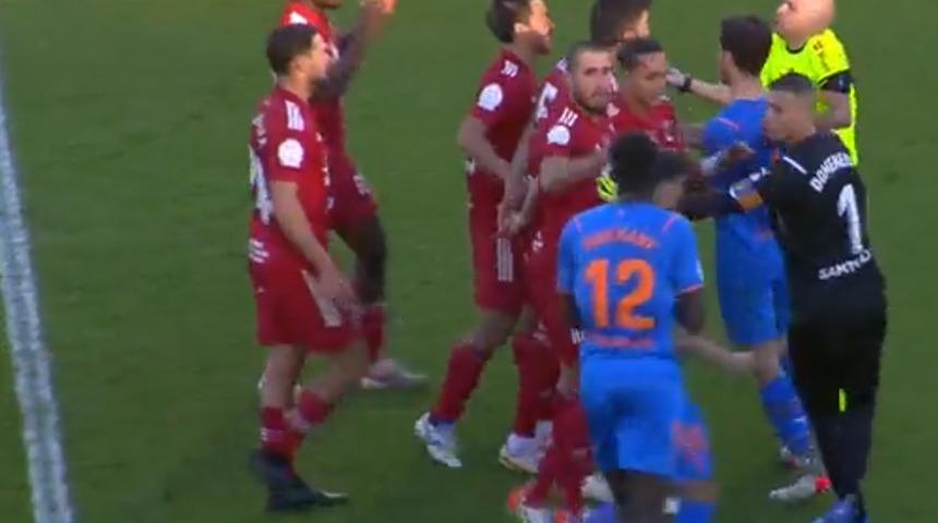 Cartagena - Valencia maçında hakemden tarihi karar! Penaltıyı öyle bir şekilde iptal etti ki...