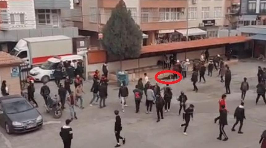 Hem öğrenciler hem veliler kavga etti! 