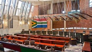 Ülke şokta! Güney Afrika'da Anayasa Mahkemesine çekiçli saldırı