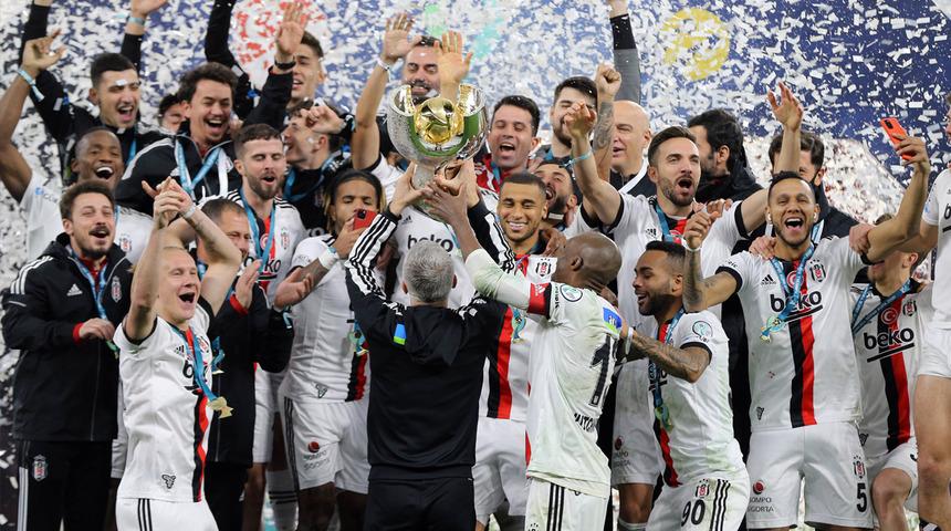 Beşiktaş tarihe geçti! Antalyaspor'u penaltılarda yenerek Süper Kupa'nın sahibi oldular...