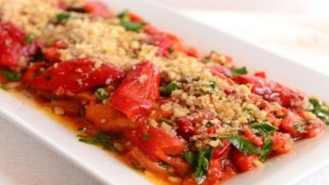 MasterChef közlenmiş biberli sirkeli salata tarifi ve malzemeleri! Ömür Akkor Şef’in közlenmiş biberli sirkeli salatası nasıl yapılır?