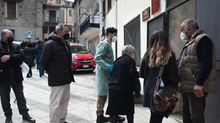 Covid: İtalya&rsquo;da 50 yaş &uuml;zerine aşı zorunluluğu