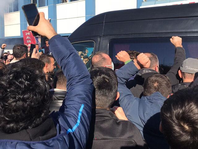 Trabzon'da izdiham! Edin Visca kendini arabaya zor attı