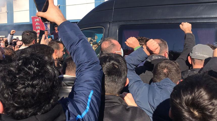 Trabzon'da izdiham! Edin Visca kendini arabaya zor attı