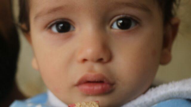 Diyarbakır’da gofret içinden çıkan kağıt, 10 aylık bebeği canından ediyordu! Özür kolisi gönderdiler