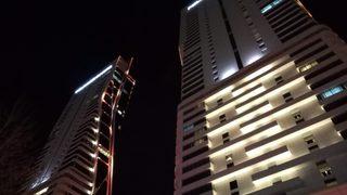 İzmir'de iki kulelerde yangın paniği! Alevleri söndürmek isteyen 3 kişi yaralandı