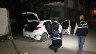 Adana'da otomobilini park ederken önce kurşunlandı ardından ise bıçaklandı