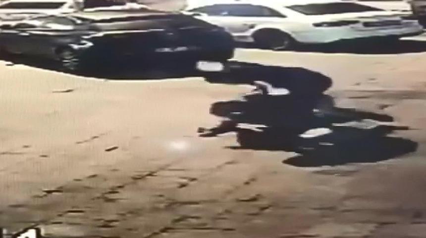 Kendilerini taksiye almayıp küfreden taksiciyi dövdüler