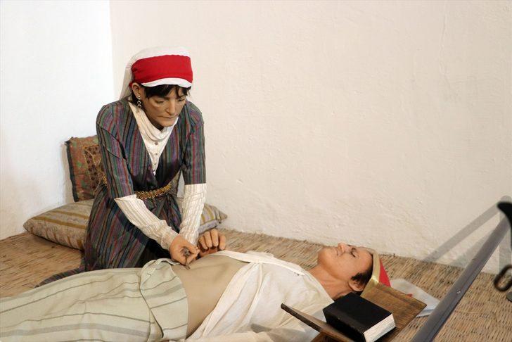 Osmanlı döneminde tedavi yöntemlerini anlatan Sultan II. Bayezid Külliyesi Sağlık Müzesi'ne ziyaretçi akını