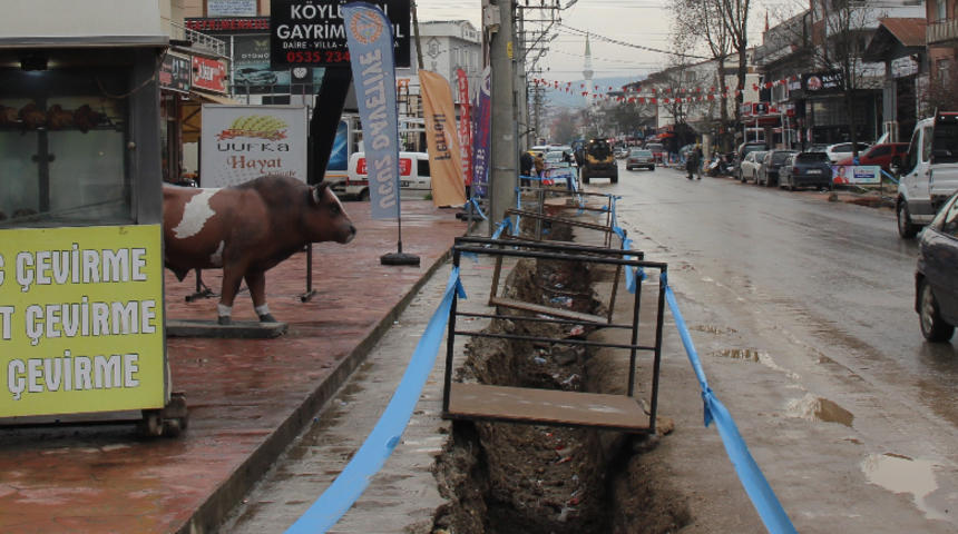 Kocaeli'de aylardır bitmeyen proje isyan ettirdi! ''Millet uzaya, aya çıkıyor''