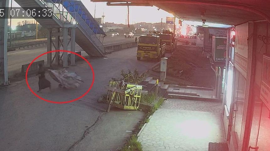 Son Dakika: İki kişinin zor taşıdığı çelik halatları tek başına çaldı! Firma sahibi şaşkına döndü