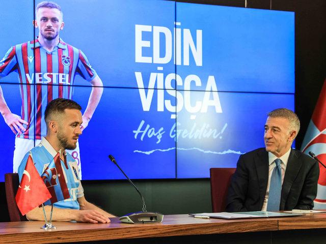 Trabzonspor'da Edin Visca'nın imza töreninde güldüren diyalog! ''Yaz oradan 3 milyon...''