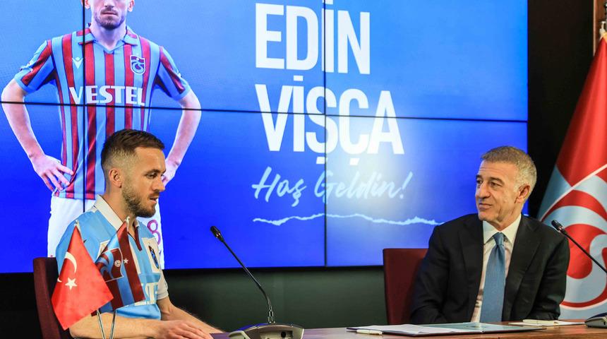 Trabzonspor'da Edin Visca'nın imza töreninde güldüren diyalog! ''Yaz oradan 3 milyon...''