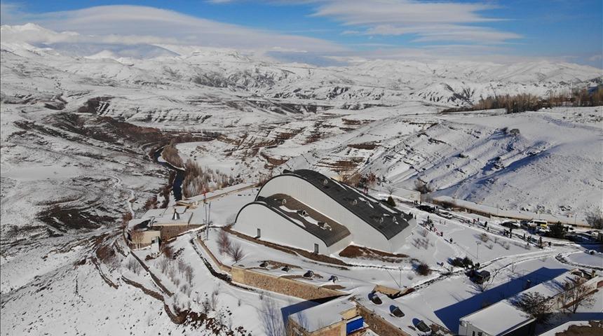 Dünyaca ünlü Baksı Müzesi beyaza büründü! Ortaya eşsiz manzaralar çıktı
