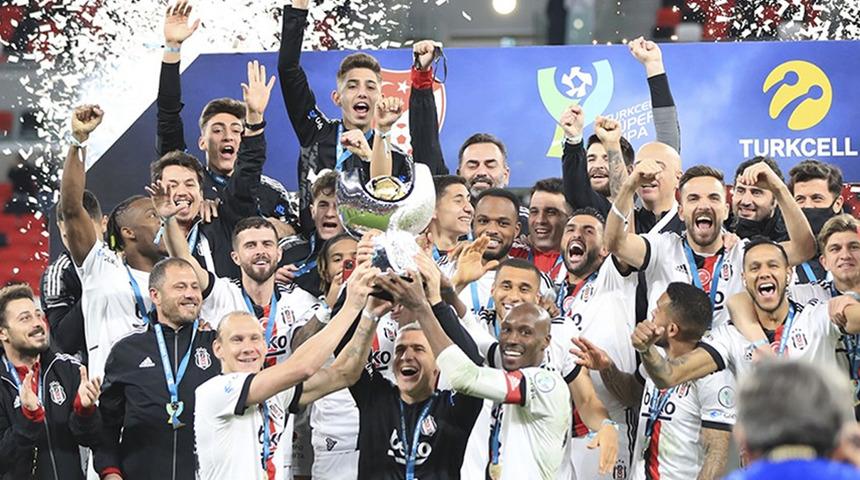 Son dakika... Hükmen yenilgi şoku! Beşiktaş kupayı aldı ama...