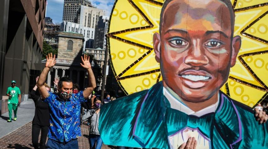 ABD'de Ahmaud Arbery'yi &ouml;ld&uuml;ren &uuml;&ccedil; kişi &ouml;m&uuml;r boyu hapse mahkum edildi