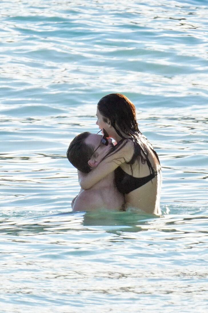 Leonardo DiCaprio'nun 150 milyon dolarlık tatili! Genç sevgilisiyle aşka geldi G3