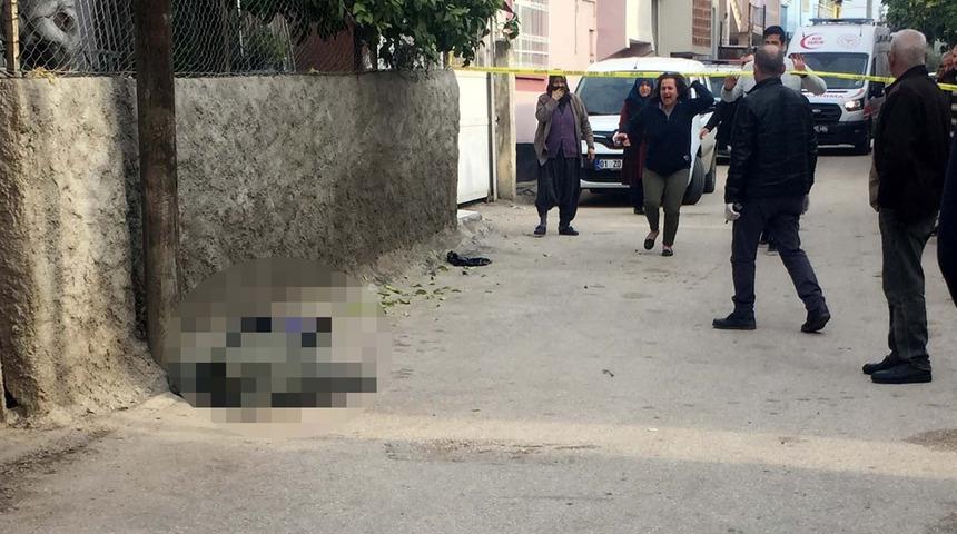 Annenin feryatları yürek dağladı! Uyuşturucudan ölen oğlunu görünce yıkıldı