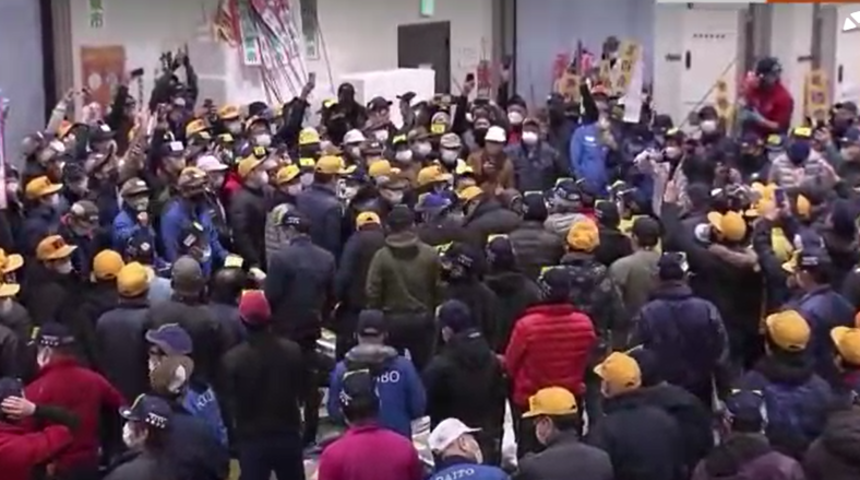 Japonya'da dev ton balığı 150 bin dolara alıcı buldu!