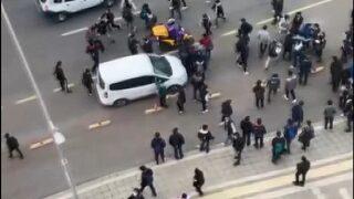 Son Dakika: Kavga eden liselilere esnaf müdahalesi! Sopayla kovaladı