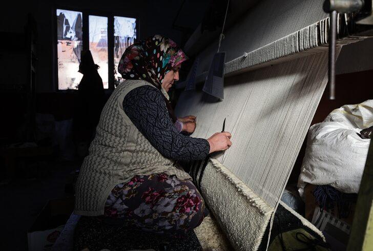 Kadınların ilmek ilmek işlediği Demirci halısından 2 milyon dolarlık ihracat geliri elde edildi G1