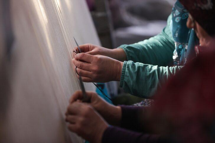 Kadınların ilmek ilmek işlediği Demirci halısından 2 milyon dolarlık ihracat geliri elde edildi G4