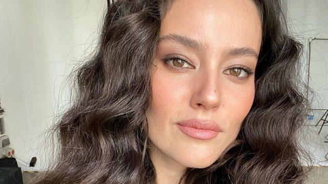 Barbaroslar: Akdeniz'in Kılıcı'nın Isabel'i Pelin Akil göğüs dekolteli pozlarıyla beğeni topladı!