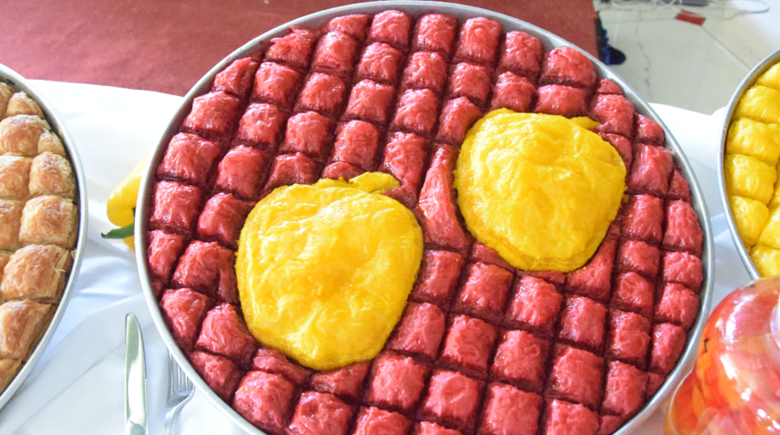 İçindeki malzemeyi öğrenen şaşkına dönüyor! Asya mutfağının gözdesi Türkiye'de baklava oldu