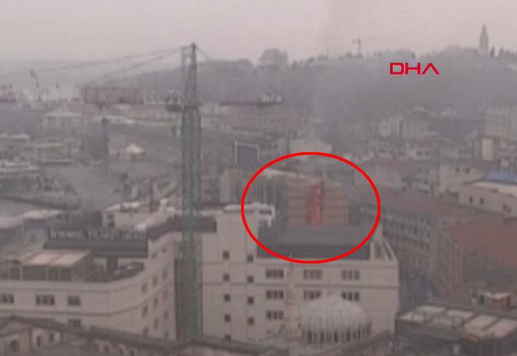 Son dakika... Eminönü’nde İTO binasının yanında korkutan yangın