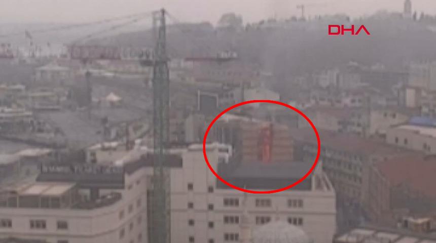 Son dakika... Eminönü’nde İTO binasının yanında korkutan yangın