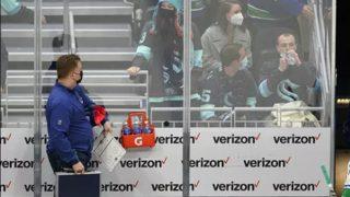 Maç esnasında görevlinin ensesindeki benden kanser olduğunu anladı! Hayatını kurtardı