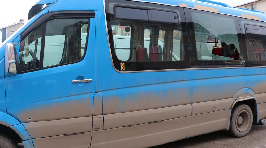 Bolu'da taksi sürücüsü öğrencilerin bulunduğu minibüse kurşun yağdırdı