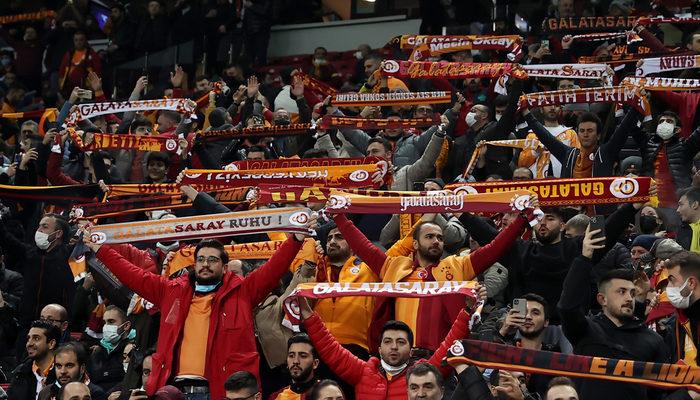 Galatasaray taraftarının sabrı taştı! Maç bitti ama protesto bitmedi ''Yönetim istifa...''