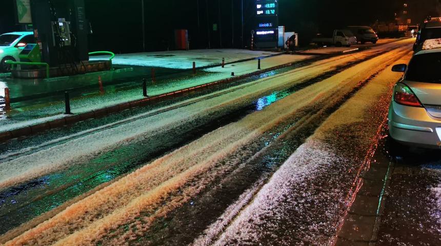 Marmaris beyaza büründü! Bazı vatandaşlar doluda eğlenirken bazıları ise zor anlar yaşadı