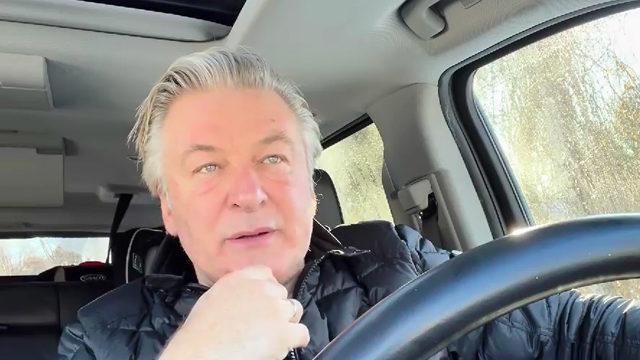 Film setinde yanlışlıkla görüntü yönetmenini öldüren Alec Baldwin, iddiaları yalanladı!