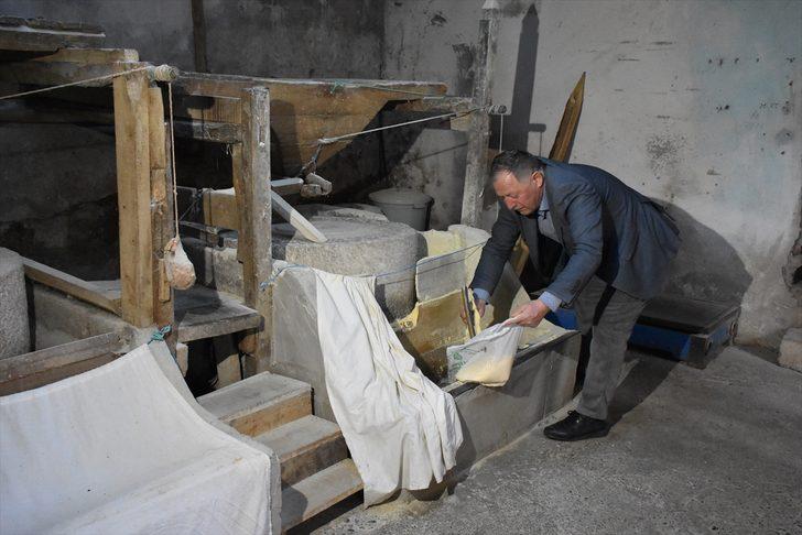 Dede mirası değirmende geleneksel yöntemlerle un öğütüyor G2