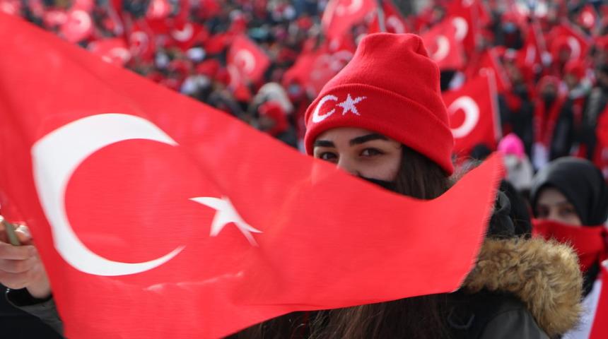 Sarıkamış şehitleri 107 yıl sonra anıldı! Binlerce kişi soğuğa aldırış etmeden toplandı..."Bembeyaz bir destan yazdılar"