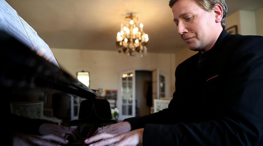 Türk askerine destek için konser vermişti! Fransız piyanist Stephane Blet hayatını kaybetti