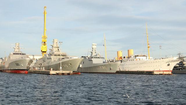 Milli Savunma Bakanlığı 'Sınıflarının ilk gemileri ilk kez yan yana' notuyla paylaştı