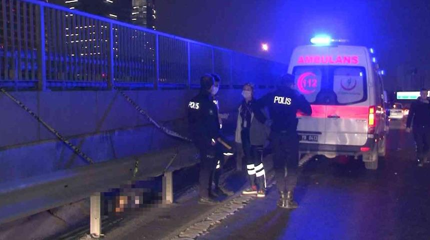 Kimliği tespit edilemedi! İstanbul'da kaza sonrası bariyerlerin arasına savrulan şahıs hayatını kaybetti