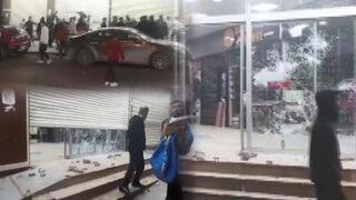 Son dakika: Esenyurt'ta ortalık savaş alanına döndü! 'Suriyelilere ait pasaja saldırı' iddiasına Valilik yanıt verdi