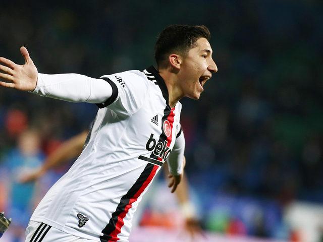 Türkiye, Emirhan İlkhan'ı konuşuyor! 17'lik genç yıldız bakın hangi efsane futbolcunun akrabası çıktı