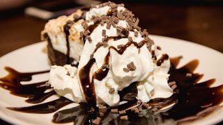 Klasik bir tatlıya muhteşem çikolata dokunuşu: Çikolatalı irmik tatlısı!