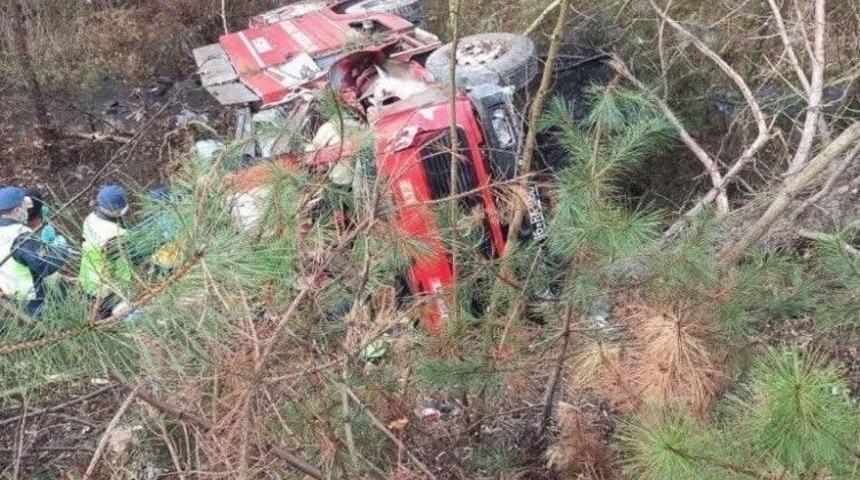 Son Dakika: Bursa'da göreve giden itfaiye aracı devrildi! 4 personel hayatını kaybetti