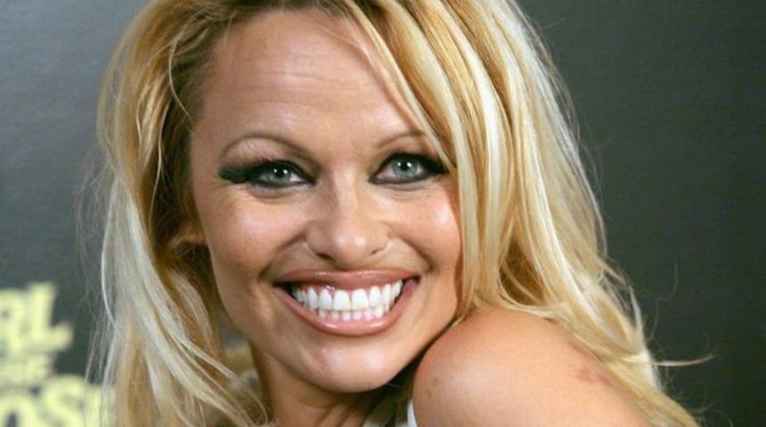 90’lı yılların dövme trendi geri döndü! Sosyal medya akıma tepkisiz kalmadı